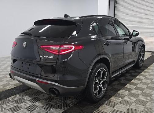 Vulcano Black Metallic 2023 Alfa Romeo Stelvio Ti