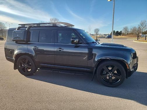2025 Land Rover Defender P400 X-Dynamic SE
