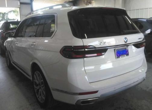 2025 BMW X7 xDrive40i
