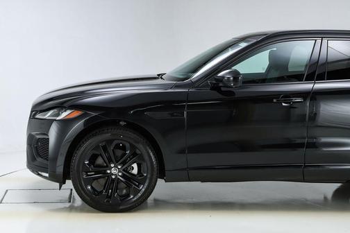 Santorini Black 2026 Jaguar F-PACE P400 R-Dynamic S