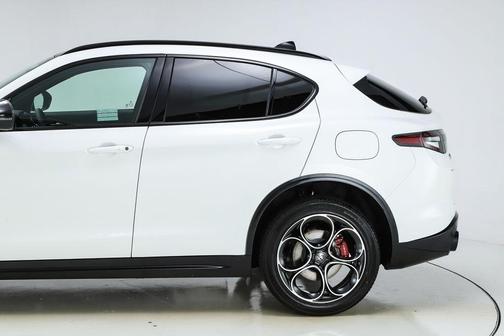 2025 Alfa Romeo Stelvio Base