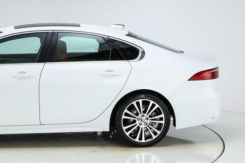 2024 Jaguar XF R-Dynamic SE