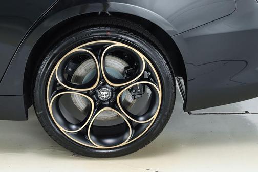 2025 Alfa Romeo Giulia Intensa