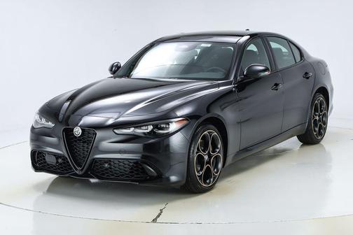 2025 Alfa Romeo Giulia Intensa