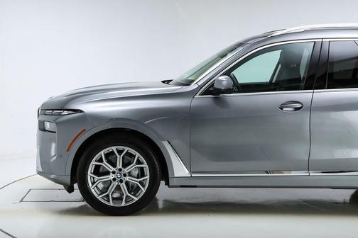 Skyscraper Gray Metallic 2024 BMW X7 xDrive40i