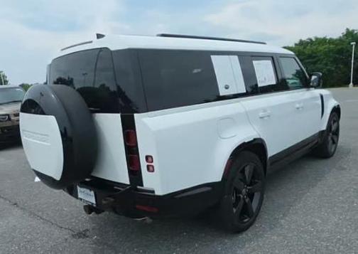 Fuji White 2024 Land Rover Defender P400 X-Dynamic SE