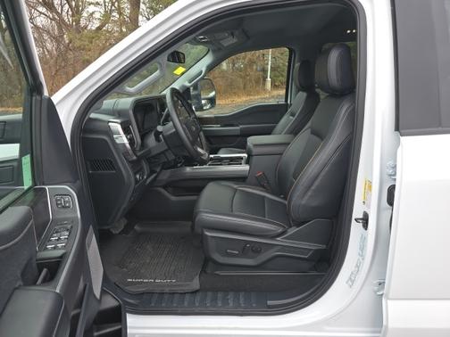 2025 Ford F-350 LARIAT SUPER DUTY