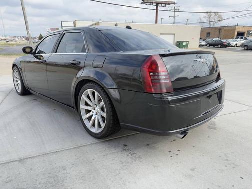 2005 Chrysler 300 SRT8