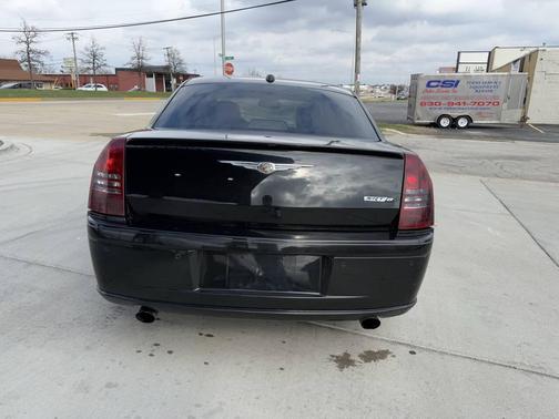 2005 Chrysler 300 SRT8