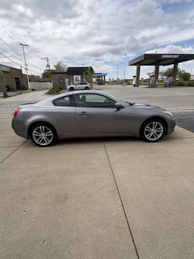 Liquid Platinum 2009 INFINITI G37x Base