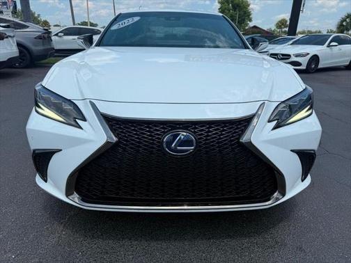 2022 Lexus ES 300h F SPORT