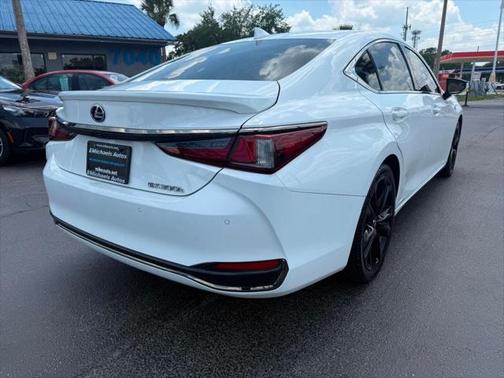 2022 Lexus ES 300h F SPORT