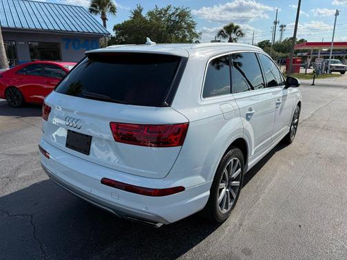 Glacier White Metallic 2019 Audi Q7 55 Premium