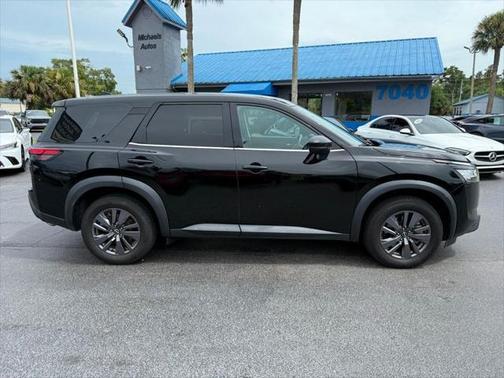 2022 Nissan Pathfinder S 2WD