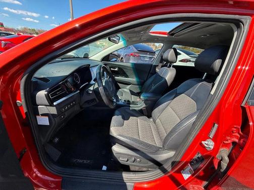 2022 Kia Niro LXS