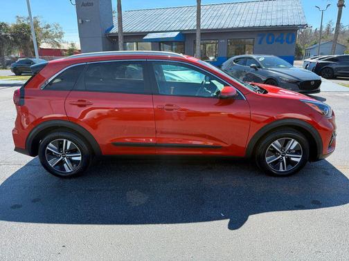 2022 Kia Niro LXS