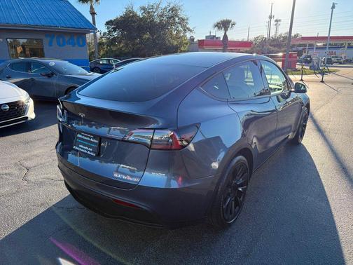 2023 Tesla Model Y **Long Range AWD 7 PASSENGERS**