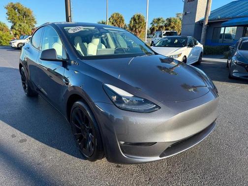 2023 Tesla Model Y **Long Range AWD 7 PASSENGERS**