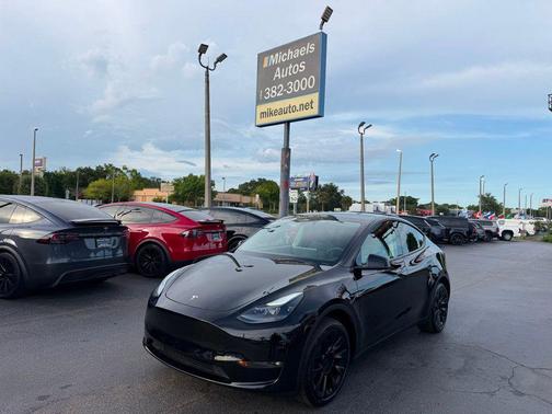 Solid Black 2023 Tesla Model Y **MODEL Y LONG RANGE AWD**AUTOSTEER PACKAGE**