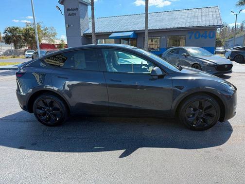 2025 Tesla Model Y Long Range AWD