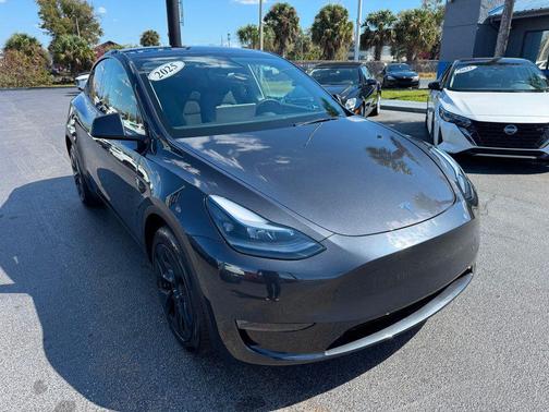 2025 Tesla Model Y Long Range AWD