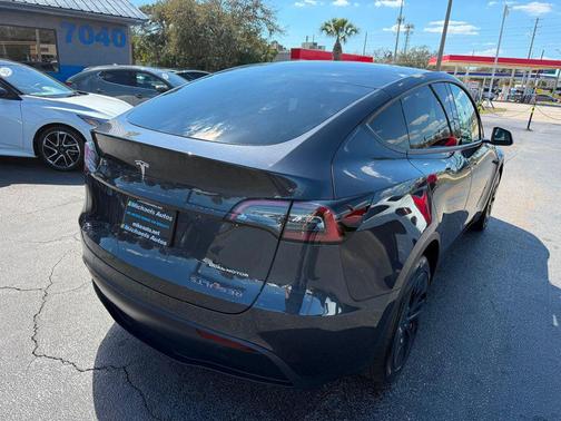 2025 Tesla Model Y Long Range AWD