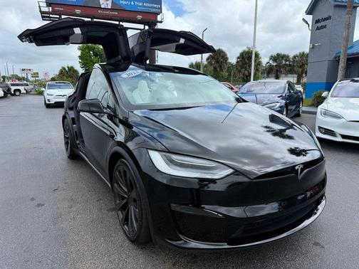 2022 Tesla Model X **PLAID**6 PASSENGERS**WHITE INTERIOR**22' WHEELS**