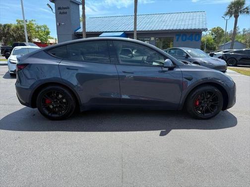 2021 Tesla Model Y **Long Range** 7 PASSENGERS**