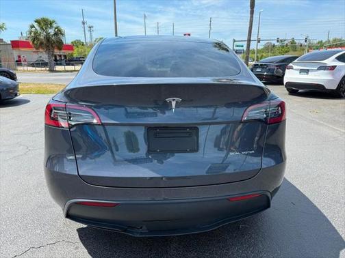 2021 Tesla Model Y **Long Range** 7 PASSENGERS**