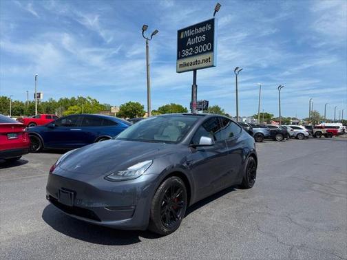 2021 Tesla Model Y **Long Range** 7 PASSENGERS**