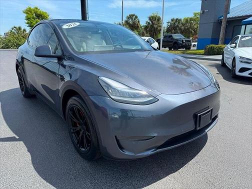 2021 Tesla Model Y **Long Range** 7 PASSENGERS**