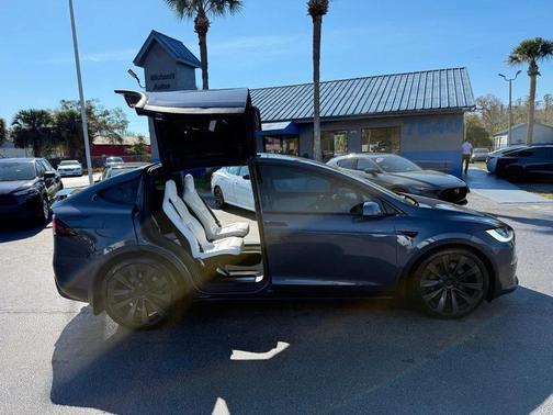 2022 Tesla Model X **MODEL X AWD 6 PASSENGERS**