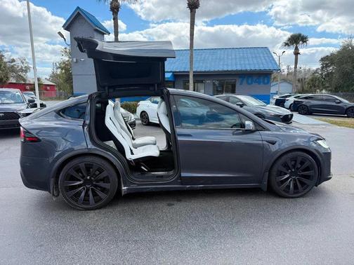 2022 Tesla Model X **MODEL X AWD 6 PASSENGERS**