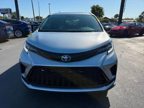 2025 Toyota Sienna XSE 7 Passenger