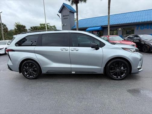 2025 Toyota Sienna XSE 7 Passenger