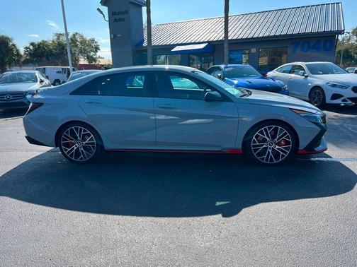 Photo 4 of 19 of 2022 Hyundai Elantra N Base