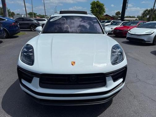 2022 Porsche Macan Base