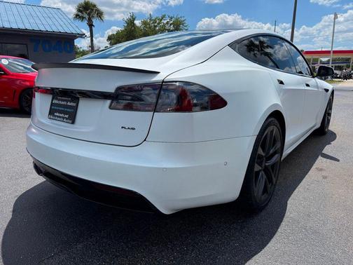 Pearl White Multi-Coat 2022 Tesla Model S Plaid