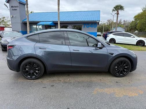 2023 Tesla Model Y **LONG RANGE AWD 7 PASSENGERS**