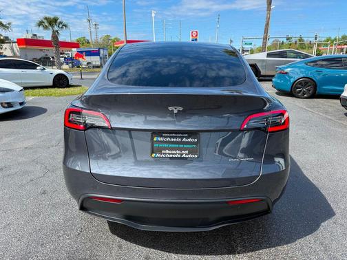 Grey 2023 Tesla Model Y **LONG RANGE AWD 7 PASSENGERS**