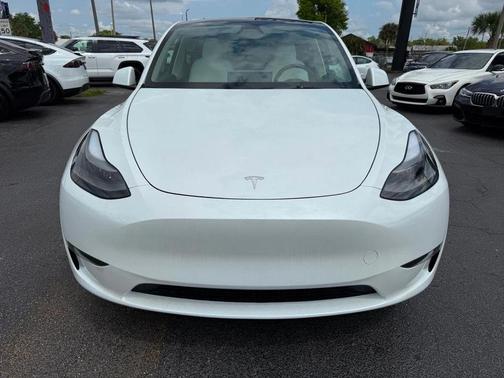 Pearl White Multi-Coat 2024 Tesla Model Y Long Range AWD