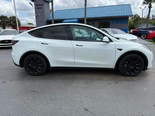 Pearl White Multi-Coat 2024 Tesla Model Y Long Range AWD