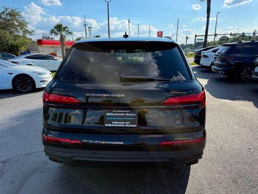 Mythos Black Metallic 2025 Audi Q7 55 Premium Plus