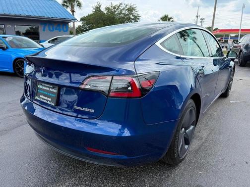 Deep Blue Metallic 2019 Tesla Model 3 Performance