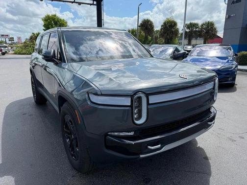 2023 Rivian R1S Adventure