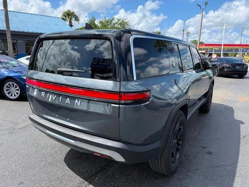 2023 Rivian R1S Adventure
