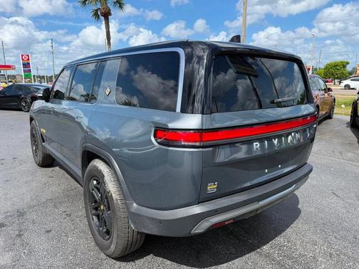 2023 Rivian R1S Adventure