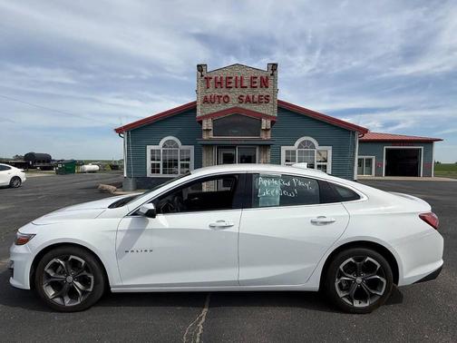 Summit White 2022 Chevrolet Malibu FWD LT