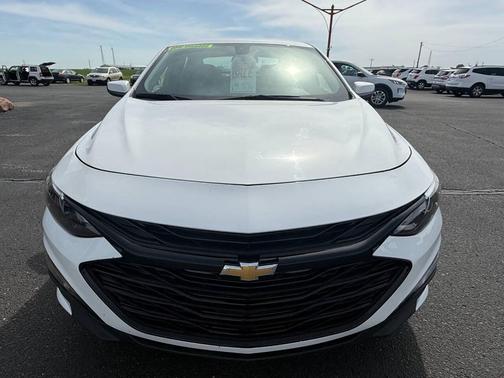 Summit White 2022 Chevrolet Malibu FWD LT
