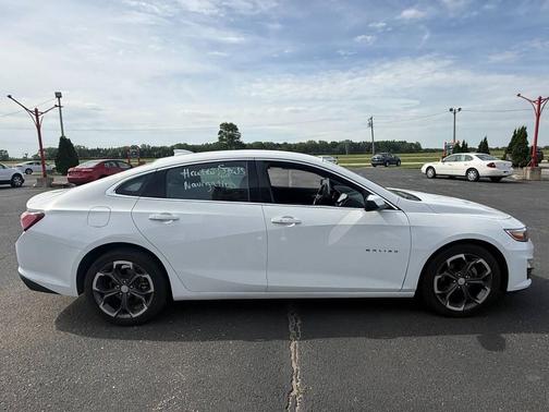 Summit White 2022 Chevrolet Malibu FWD LT
